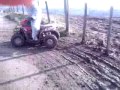 video de quad hytraque 80cc dans la boue