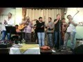 Grupo Sigue Sigue junto a los changos