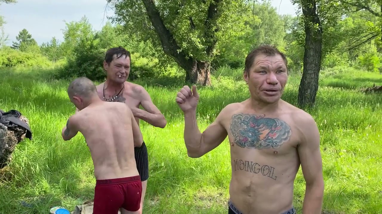 БЕЗУМНЫЙ ПАША. ОЛЕГ МОНГОЛ ПРИШЕЛ В ГОСТИ К САНЕ БЫКУ И КАТЕ. ЕЙ 24 ГОДА. - YouT