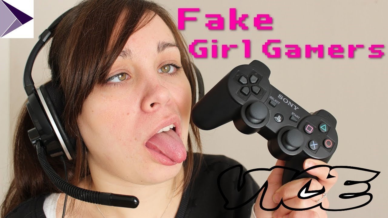 Gamer girl forgets turn stream