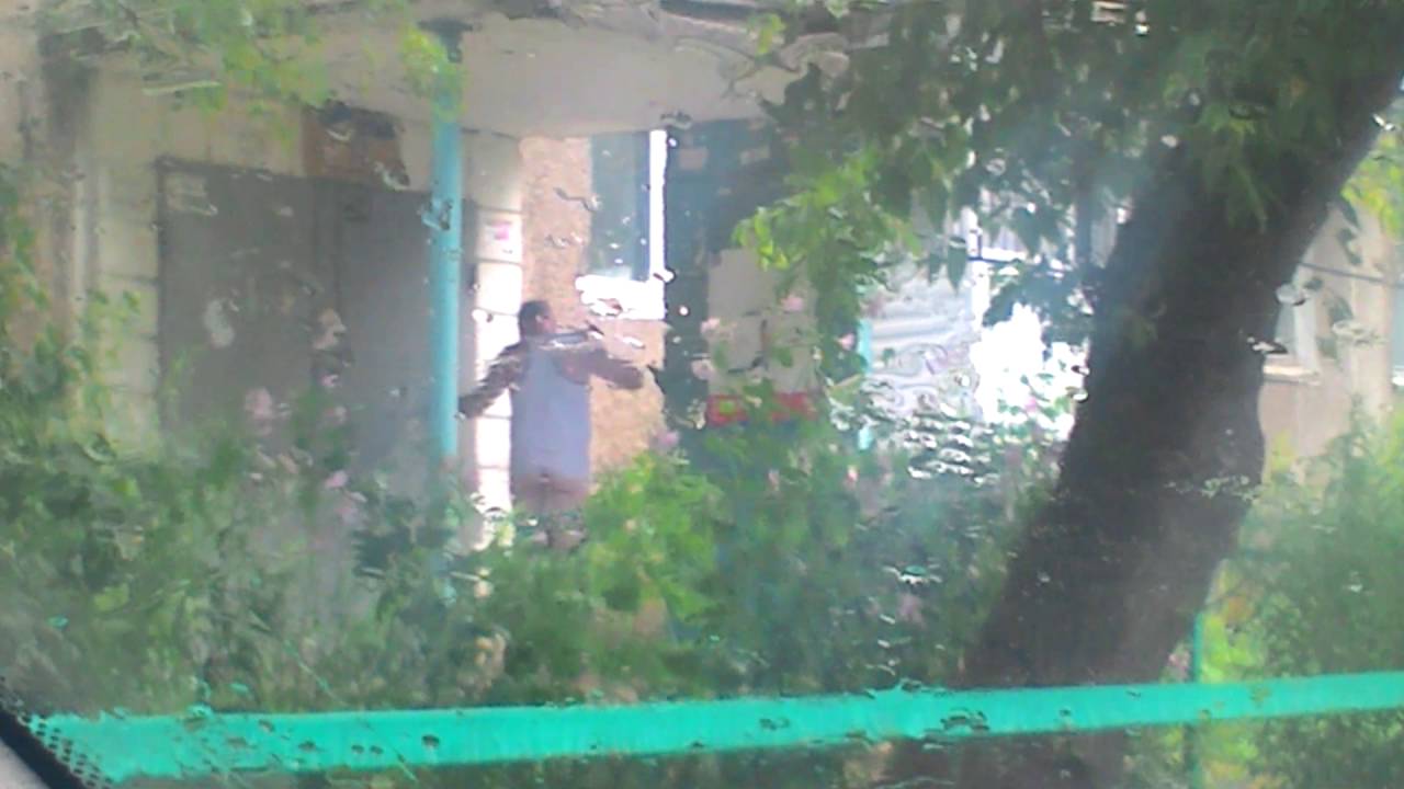 Парень Дрочил В Подъезде