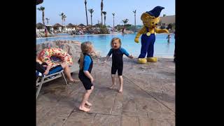 Lois & Leia Dancing To The Bamse Song