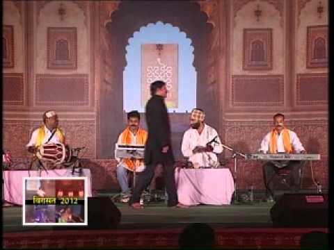 Bhojpuri Folk Songs by Manoj Tiwari & Group in Virasat 2012...