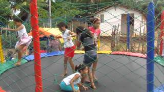 Natal Decente 2013 - Meninas Na Cama Elástica