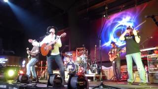 Watch Tracy Lawrence I Threw The Rest Away video