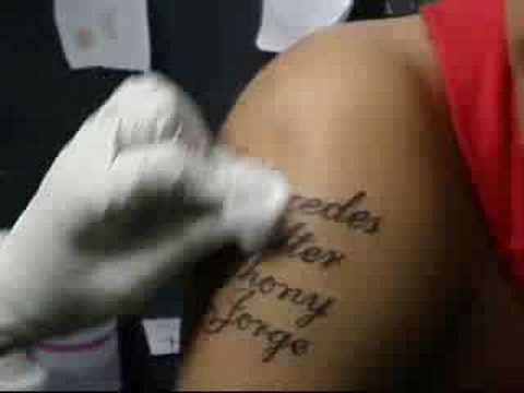 tatuaje letras. Tatuaje letras chinas Pupa Tattoo Granada tattoo letras