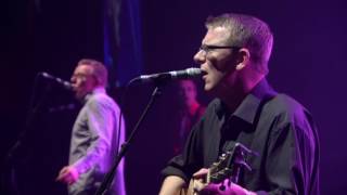 Watch Proclaimers Just Look Now video