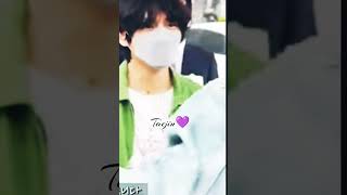 Taehyung's react just like Surprised and eyes tell ' tenderness'💜smiles💜💜 #taeji