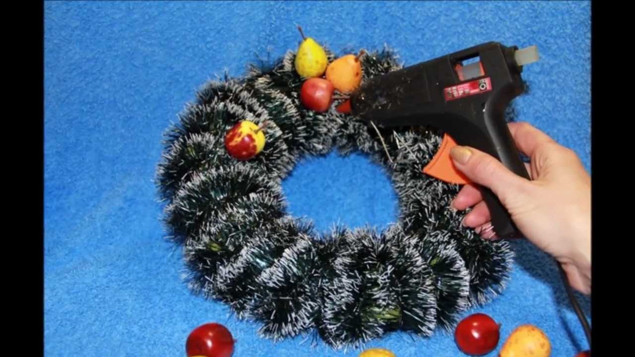 Новогодние венок из шишек Новогодние венок из шишек