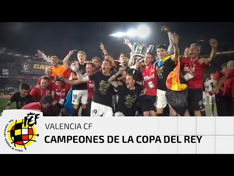 Asà celebraron los jugadores del Valencia CF su tÃtulo de campeones de la Copa del Rey