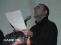 Elio canta l'inno di Forza Italia