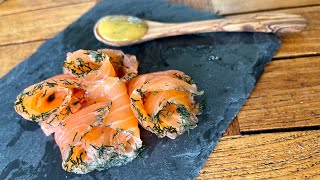 Hausgebeizter Lachs mit Senf-Honig Sauce auf Toast - etwas ganz Feines!