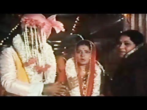 Shashi Kapoor Fights with Tiger Jaanwar Aur Insaan - Scene 915...