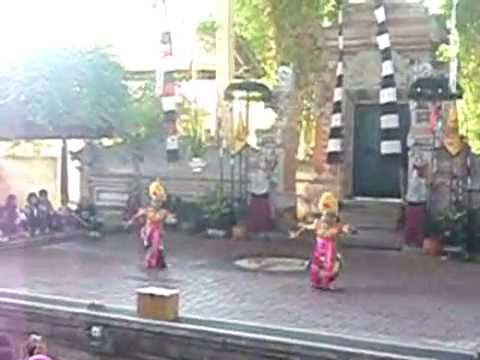 Pendet Dance (Tari Pendet) - Bali Indonesia