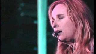 Watch Melissa Etheridge Kiss Me video