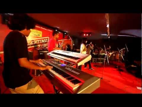 VIDWAN BAND THEEYE THEEYE LIVE AT CUSAT TALENTIME 2011 ( watch...