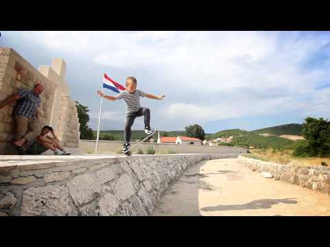 6 Year Old and 9 Year Old Kids Killing Skateboarding!