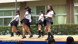 Japonya okul dans gösterisi