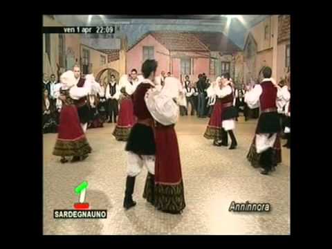 GRUPPO FOLK ARZACHENA SOTTIS ANNINNORA.wmv