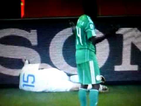 Nigerian player kung fu kicks greece player Kaita sent off