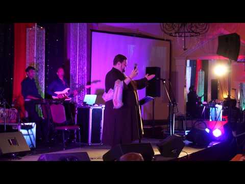 Nitin Mukesh performing Jeena yahan marna yahan