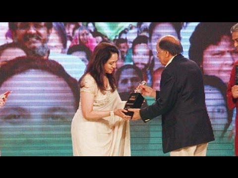 Hema Malini Star Guild Award 2013 !