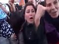 Akp'li Kadın Başbakana sesleniyor beni arkadan dürtüyorlar ya..