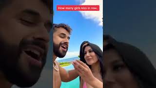 How Many Girls Kissing In Row