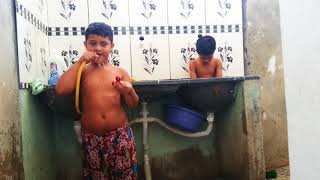 Eu Tomando Banho Cm Meu Irmão