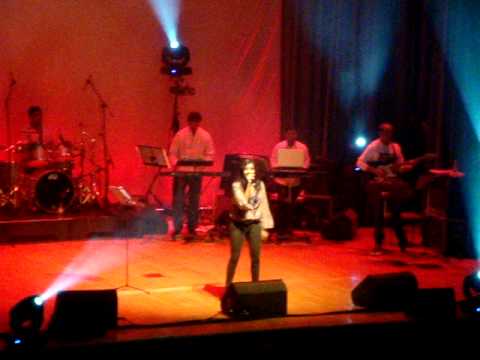 Shreya Ghoshal Live Yeh Ishq Hai Jab We Meet London 2010...