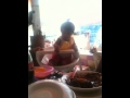 Megan desayunando
