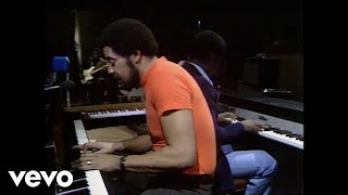 Watch Bill Withers Lean On Me video