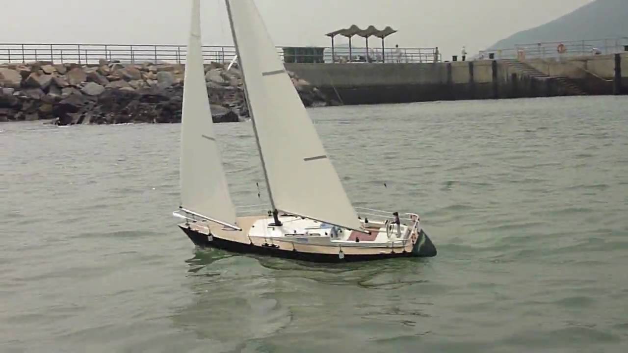 Rc Sailboat Kyosho FairWind 900 lll - YouTube