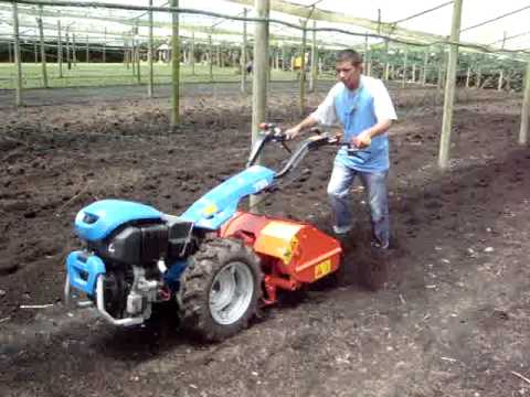 Motocultor BCS 750 con cavadora de 60 cms. Tractocentro Colombia