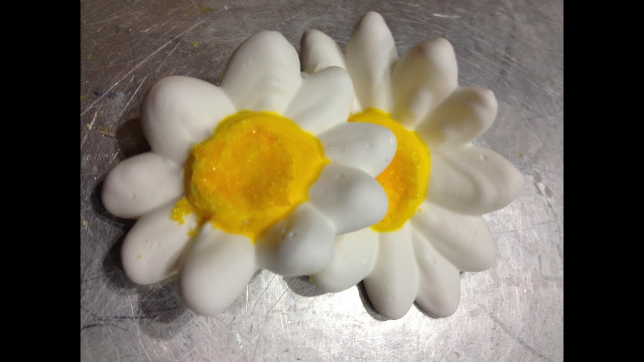 How To Make Royal Icing Daisies- Cake Decorating - YouTube