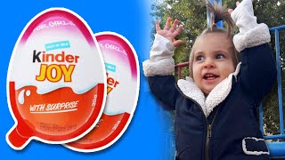 Alya Nur Sürpriz Yumurtayı Çok Sever Alya Nur 1,5 Yaşındayken Renkli Toplarla Oynuyor