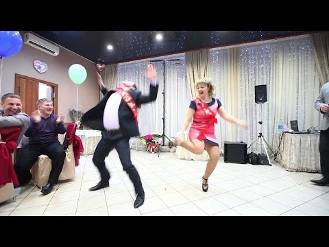 ПРИКОЛЬНЫЕ ТАНЦЫ НА СВАДЬБЕ СМЕШНО ТАНЦУЕТ ПРИКОЛЬНЫЕ ТАНЦЫ НА СВАДЬБЕ СМЕШНО ТАНЦУЕТ