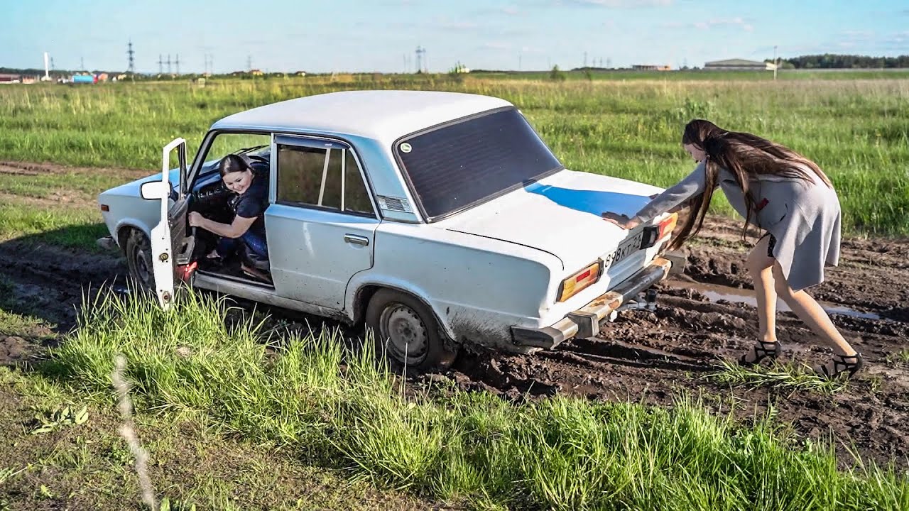 Соседка застряла в коробке и была беспардонно оттрахана гостем