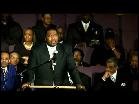 Rev. E. Dewey Smith, Jr. sings "Farther Along" - YouTube