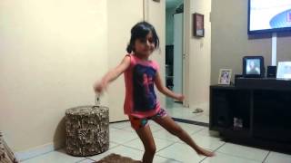 Yasmin Dançando Bang