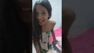 Experimentando Roupas Nada A Vêr