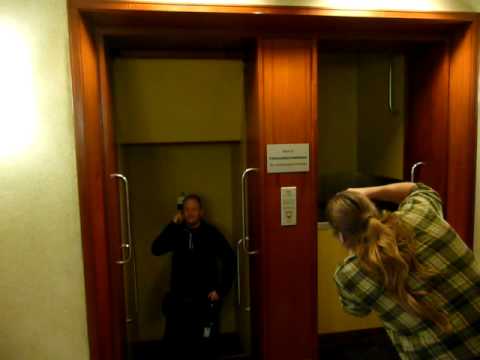 Bejaarde overleden na beklemming in liftschacht Bejaarde overleden na beklemming in liftschacht