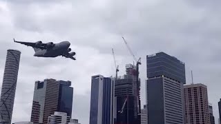 Avustralya hava kuvvetleri pilotundan korkutan uçak şovu