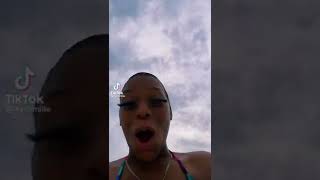 Her bathing suit 👙popped while twerking 🥰😱