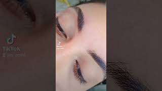 الدقة و النظافة في تنظيف الحواجب
