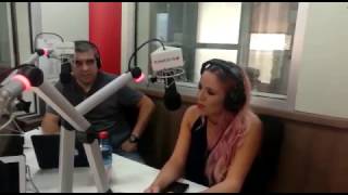 Denise Faro - performing live "Lucha Siempre Por Mas" en Radio Pudahuel