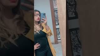 How Am I Look In Yellow And Black