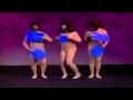 Video: Vũ công "múa khỏa thân" bị rơi mảnh che