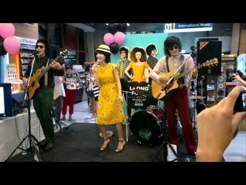 ละอองฟอง - 04. อะไร @ B2S Central World 13/05/2011 thumb