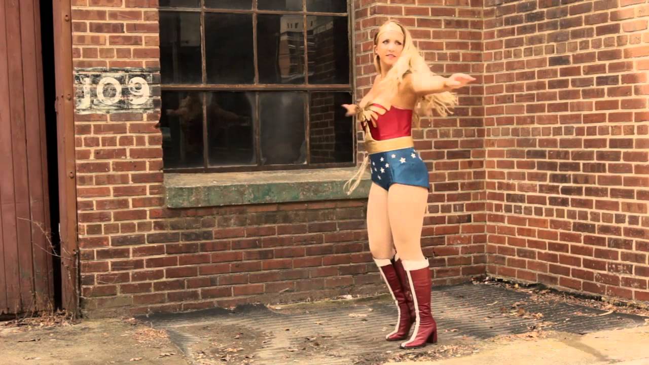 Wonder Woman Lynda Carter Cosplay Spin Transformation | CLOUDY GIRL PICS